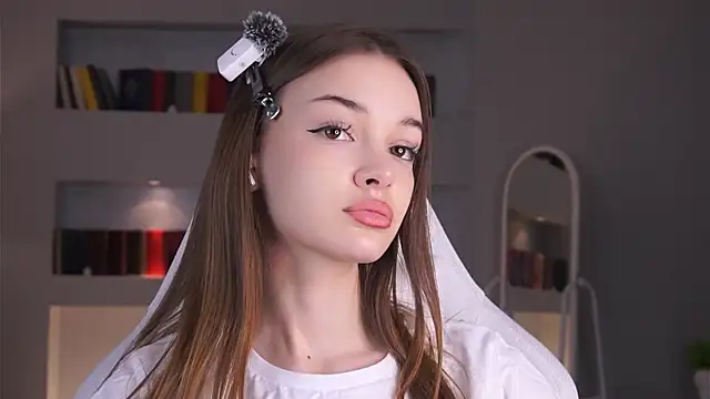 JodiAwyie online show from February 28, 4:30 pm