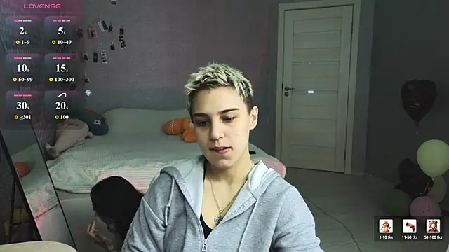 LuxuryLoverss online show from April 23, 11:09 am