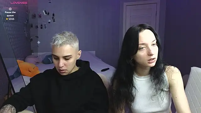 LuxuryLoverss online show from April 28, 11:15 am