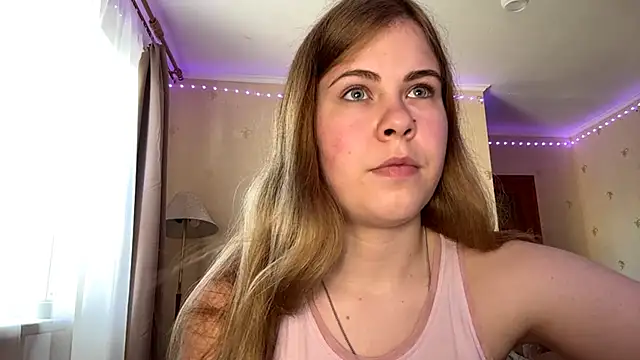 Snapshot of Amy_Maev chatting on June 15, 6:37 am Amy Maev online show from June 15, 6:37 am
