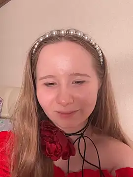 cutefoxieee online show from May 16, 7:45 pm
