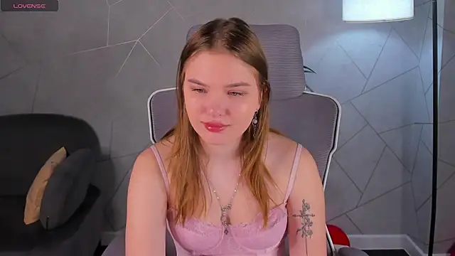 Saraa Broown online show from March 3, 1:01 am