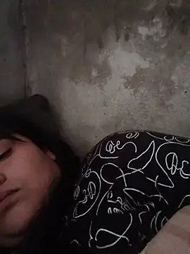 Orianamzn21 online show from July 6, 3:58 pm