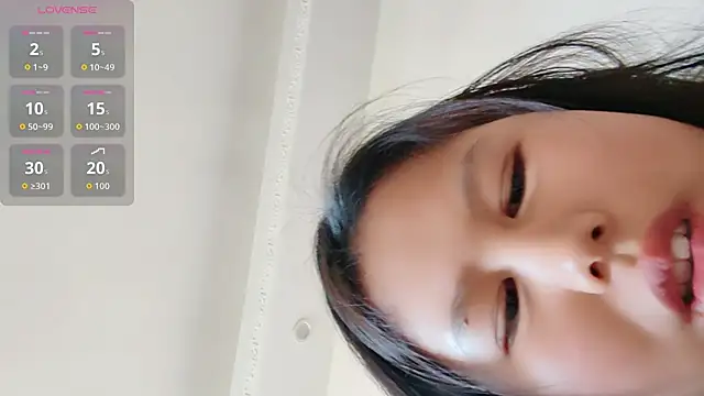 Hannah-33 online show from March 13, 6:42 am