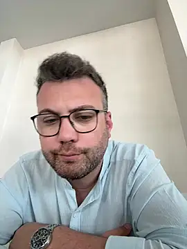Snapshot of berkay977 chatting on May 10, 10:42 am berkay977 online show from May 10, 10:42 am
