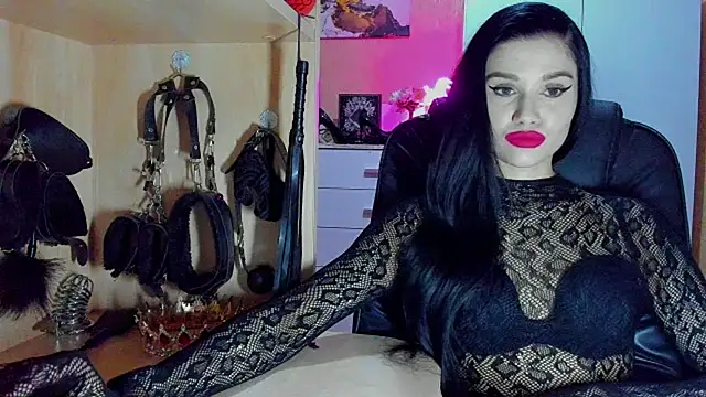 KristiTopxx online show from February 6, 7:50 pm