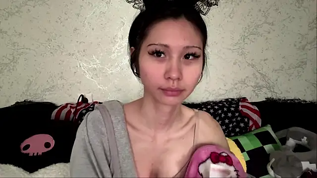 Snapshot of kishagrayone chatting on May 24, 1:05 pm kishagrayone online show from May 24, 1:05 pm