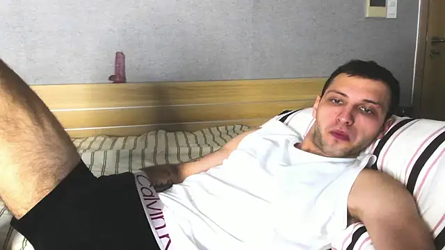 DarkRogue19 online show from March 4, 5:46 am