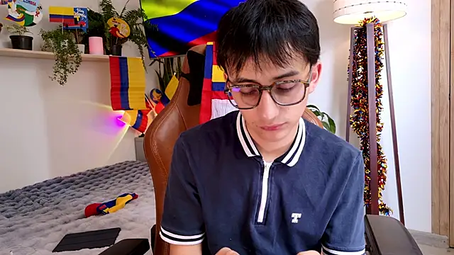 Snapshot of Sr_evann chatting on June 14, 4:31 pm Sr evann online show from June 14, 4:31 pm