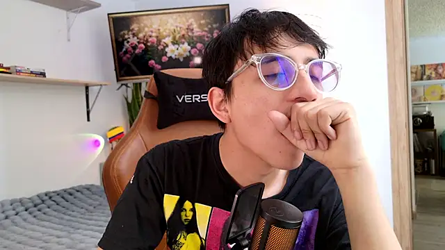 Snapshot of Sr_evann chatting on July 23, 4:16 pm Sr evann online show from July 23, 4:16 pm