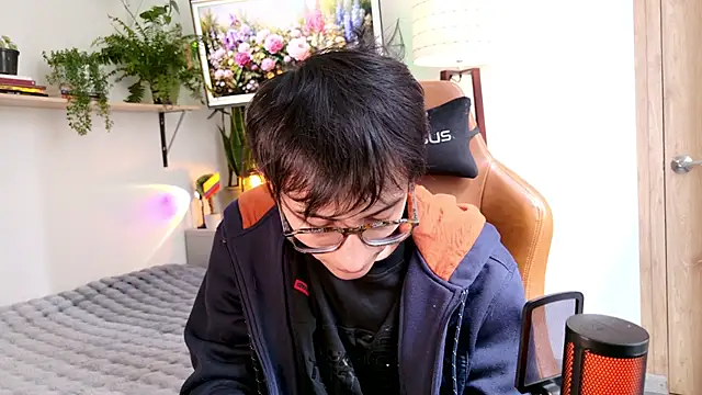 Snapshot of Sr_evann chatting on August 3, 4:00 pm Sr evann online show from August 3, 4:00 pm