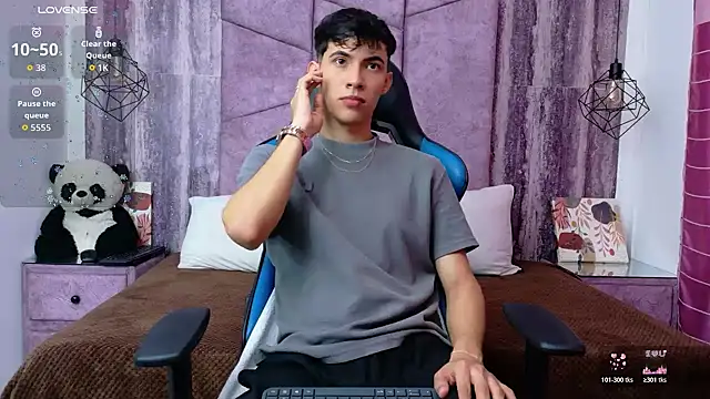AronTawers online show from June 11, 5:55 pm
