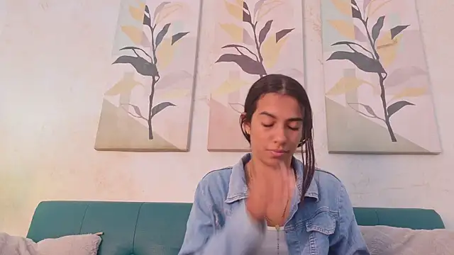emily gaviria1 online show from July 27, 12:23 pm
