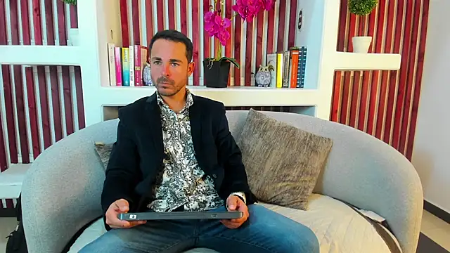 Snapshot of Adams_Sanz chatting on May 6, 7:52 pm Adams Sanz online show from May 6, 7:52 pm