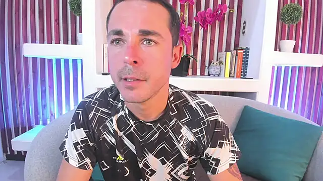 Snapshot of Adams_Sanz chatting on May 8, 7:19 pm Adams Sanz online show from May 8, 7:19 pm
