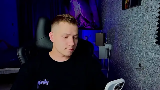 Karl Night  online show from June 12, 7:02 pm