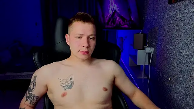 Snapshot of Karl_Night_ chatting on June 17, 7:37 pm Karl Night online show from June 17, 7:37 pm