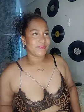 Snapshot of medusafox_ chatting on May 9, 4:50 am medusafox online show from May 9, 4:50 am