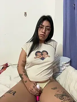 Snapshot of DimeAria chatting on June 10, 6:29 pm DimeAria online show from June 10, 6:29 pm