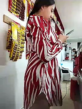 Snapshot of MaskedLatinaX chatting on March 7, 3:53 pm MaskedLatinaX online show from March 7, 3:53 pm