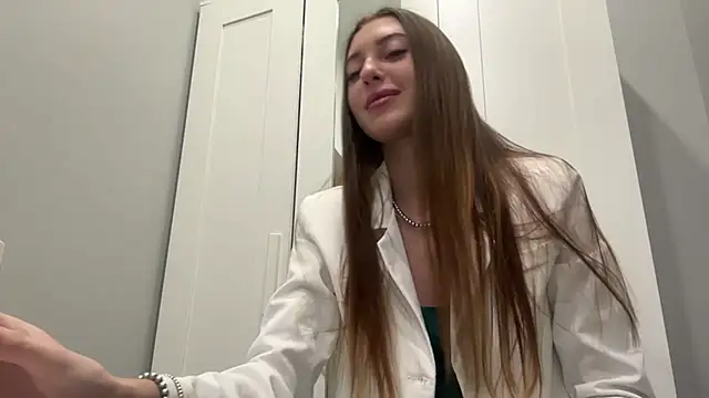 selena favn online show from March 17, 3:11 am