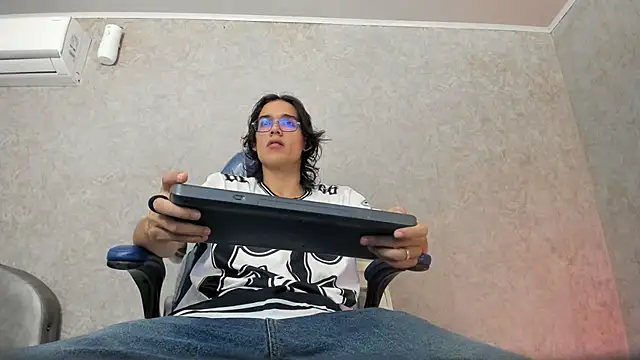 Noha castellano online show from March 8, 12:31 pm