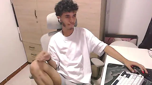 axeldarkk online show from March 5, 7:21 pm