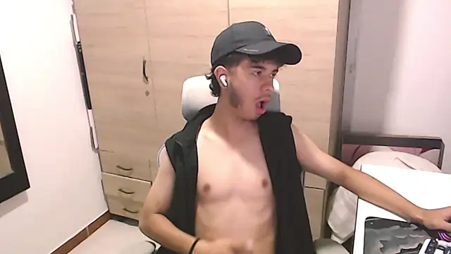 axeldarkk online show from March 10, 7:30 pm