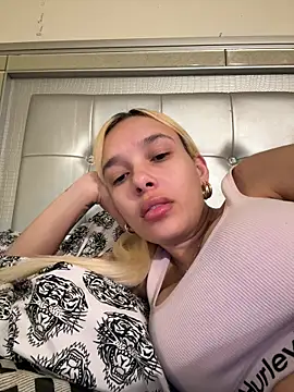 KimberlyBrenda online show from March 15, 4:46 pm