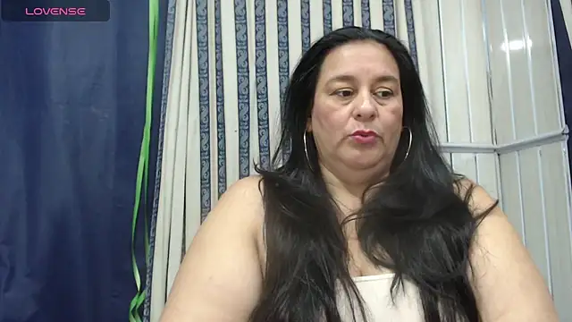Snapshot of Sharlot_curvy chatting on June 15, 4:09 pm Sharlot curvy online show from June 15, 4:09 pm