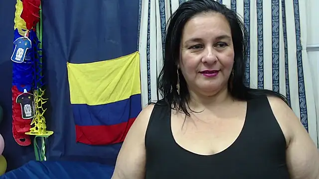Snapshot of Sharlot_curvy chatting on June 21, 11:40 pm Sharlot curvy online show from June 21, 11:40 pm