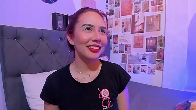 Snapshot of violeta_blaze1 chatting on June 12, 10:03 am violeta blaze1 online show from June 12, 10:03 am