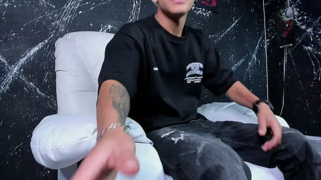 DylanRoyce  online show from March 3, 12:33 pm