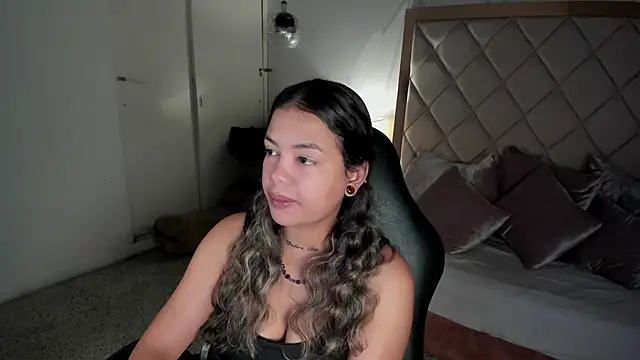 Snapshot of dulce_lyraa1 chatting on June 17, 4:04 am dulce lyraa1 online show from June 17, 4:04 am