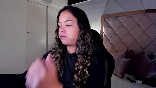 Snapshot of dulce_lyraa1 chatting on June 19, 4:28 am dulce lyraa1 online show from June 19, 4:28 am