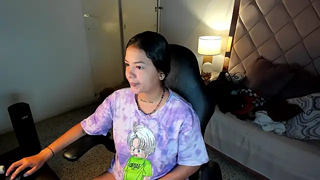 Snapshot of dulce_lyraa1 chatting on June 24, 5:06 am dulce lyraa1 online show from June 24, 5:06 am