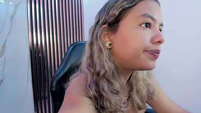 Snapshot of dulce_lyraa1 chatting on July 26, 8:16 pm dulce lyraa1 online show from July 26, 8:16 pm