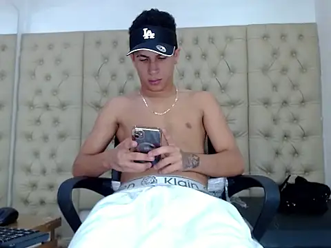 Hollmanhot online show from March 4, 2:28 am