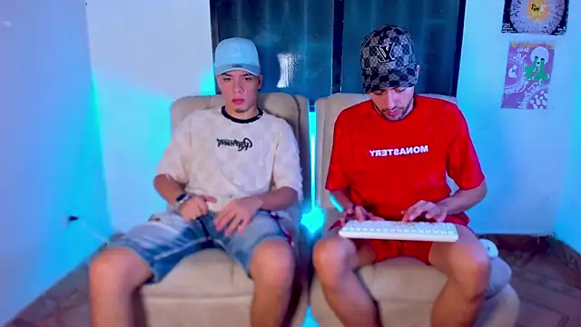 Snapshot of alex_and_christhoper chatting on March 25, 4:40 am alex and christhoper online show from March 25, 4:40 am