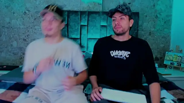 alex and christhoper online show from April 30, 3:46 am