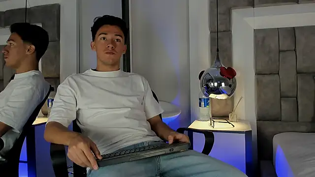 Austin Reedss online show from March 4, 12:11 pm