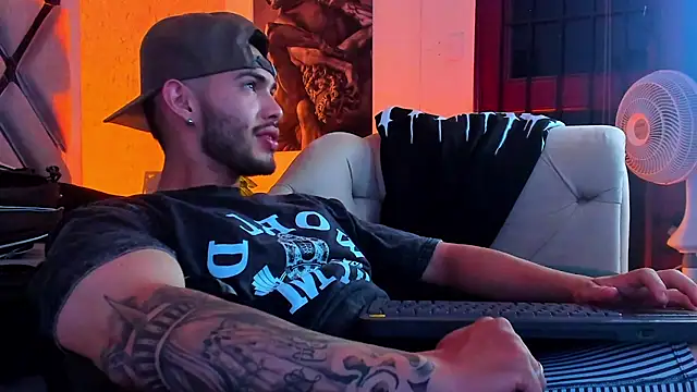 Vincentblack online show from April 27, 2:31 am