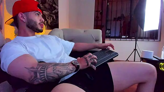 Snapshot of Vincentblack chatting on July 16, 12:22 pm Vincentblack online show from July 16, 12:22 pm
