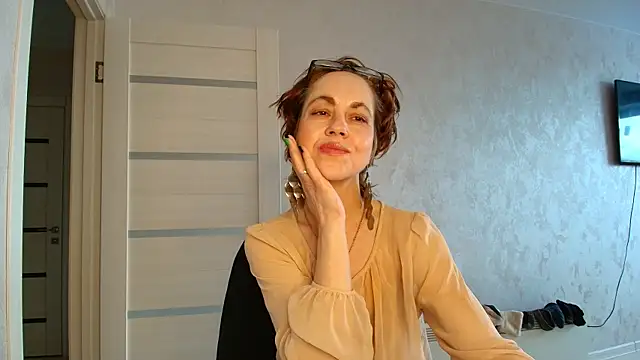 LioraWeiss online show from April 28, 10:31 am