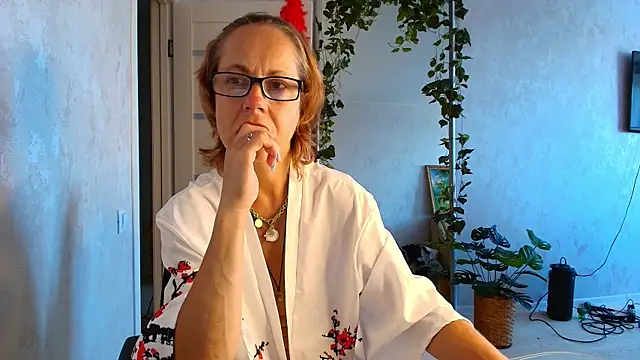 Snapshot of LioraWeiss chatting on July 21, 8:16 am LioraWeiss online show from July 21, 8:16 am