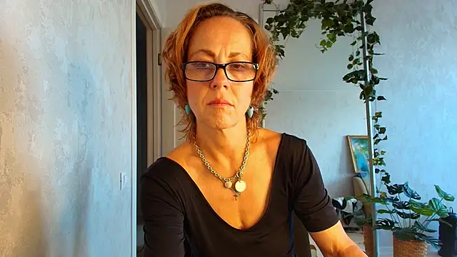 Snapshot of LioraWeiss chatting on July 22, 8:17 am LioraWeiss online show from July 22, 8:17 am