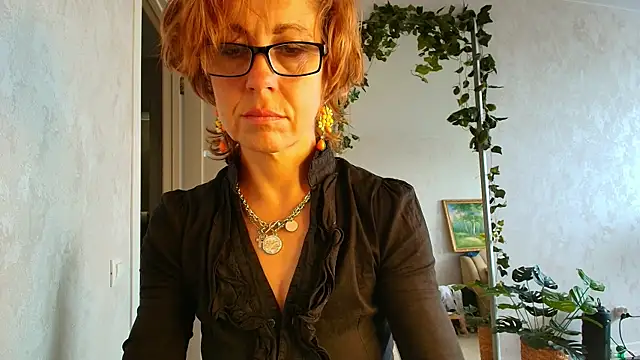 Snapshot of LioraWeiss chatting on July 25, 6:22 am LioraWeiss online show from July 25, 6:22 am