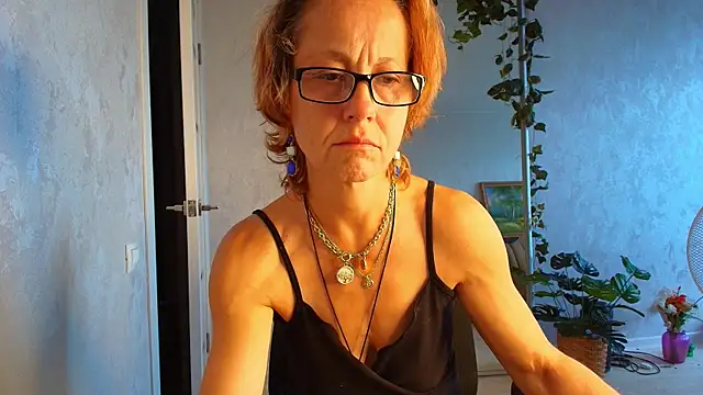 Snapshot of LioraWeiss chatting on July 30, 9:19 am LioraWeiss online show from July 30, 9:19 am
