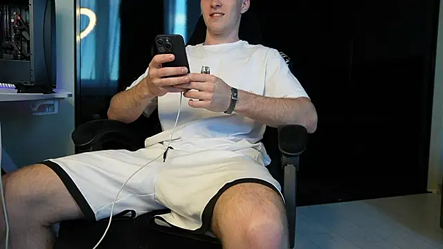 Snapshot of chantatummm chatting on June 9, 2:17 pm chantatummm online show from June 9, 2:17 pm