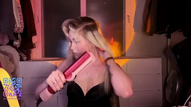 LisaNelsona online show from February 26, 2:38 pm